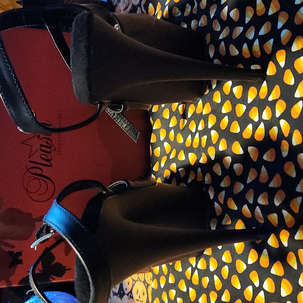 Black Platform Sandals - image 4